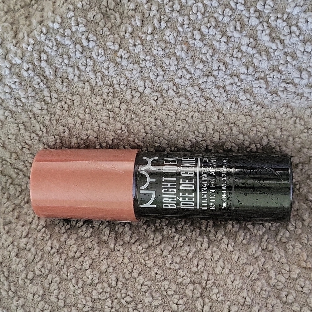 NYX Illuminating Sticks